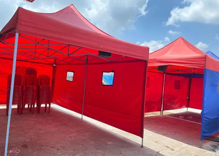 Family Hotel: B Six Hotel